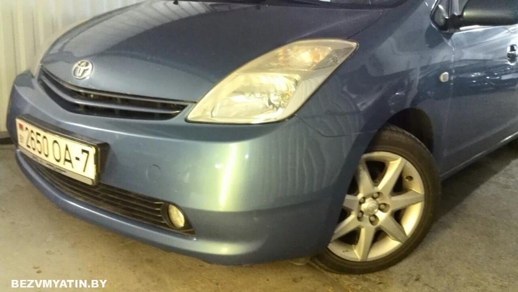 Toyota Prius - вмятина на переднем бампере после ремонта