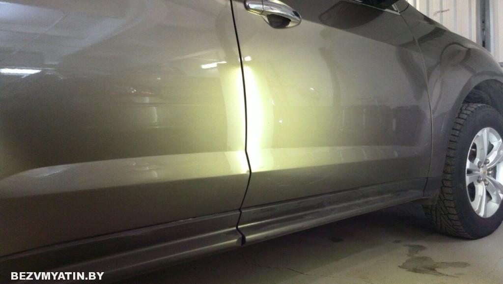 Chevrolet Equinox - вмятины на передней и задней правых дверях после выправления