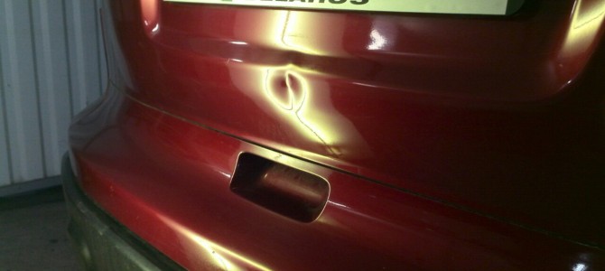 Honda CRV — вмятина на крышке багажника