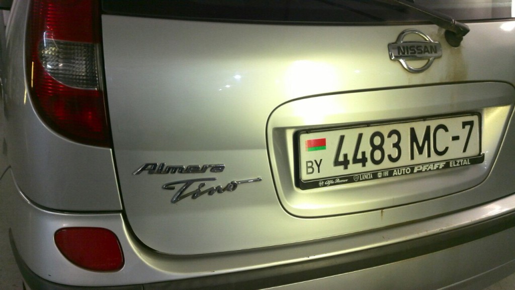 Nissan Almera Tino - вмятина на крышке багажника после ремонта