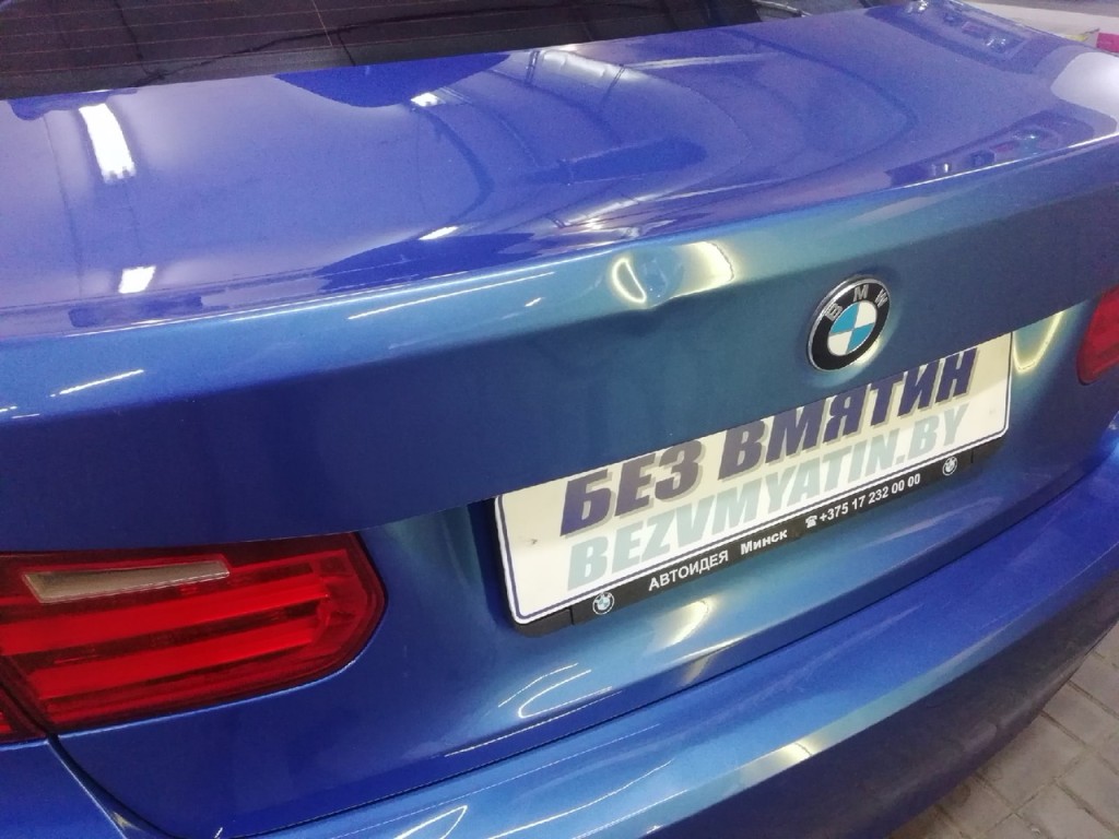 BMW - вмятина на крышке багажника до удаления